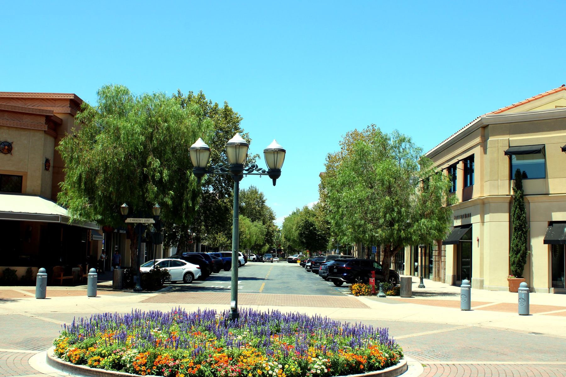 Valencia Town Center, from the street