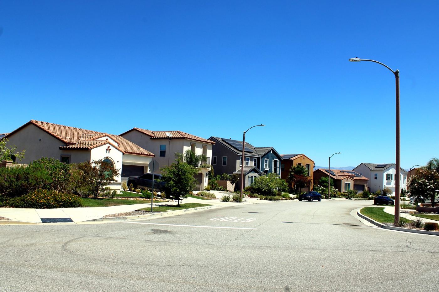 Canyon Country, California residential street, used for an article on selling a home during a divorce.