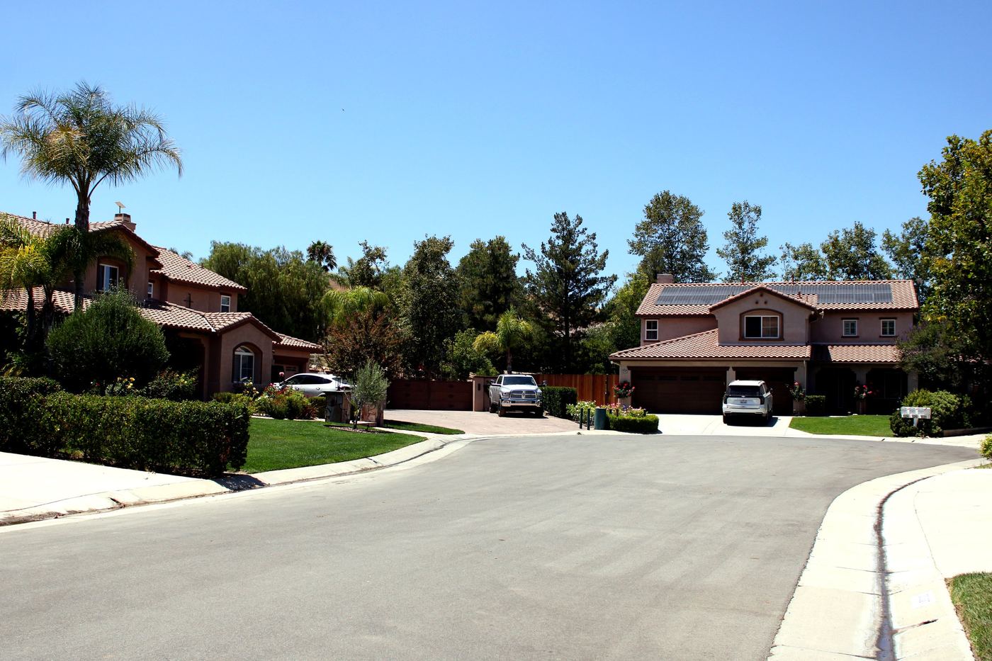Castaic, California residential street, used for an article on selling a home during a divorce.