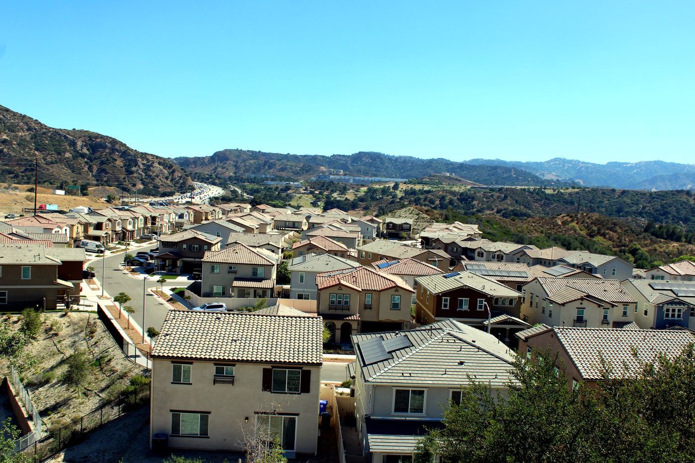 Newhall, California residential street, used for an article on selling a home during a divorce.