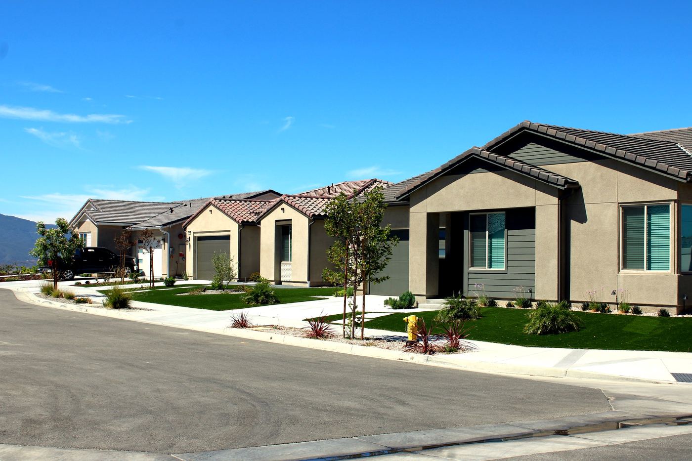 Saugus, California residential street, used for an article on selling a home during a divorce.