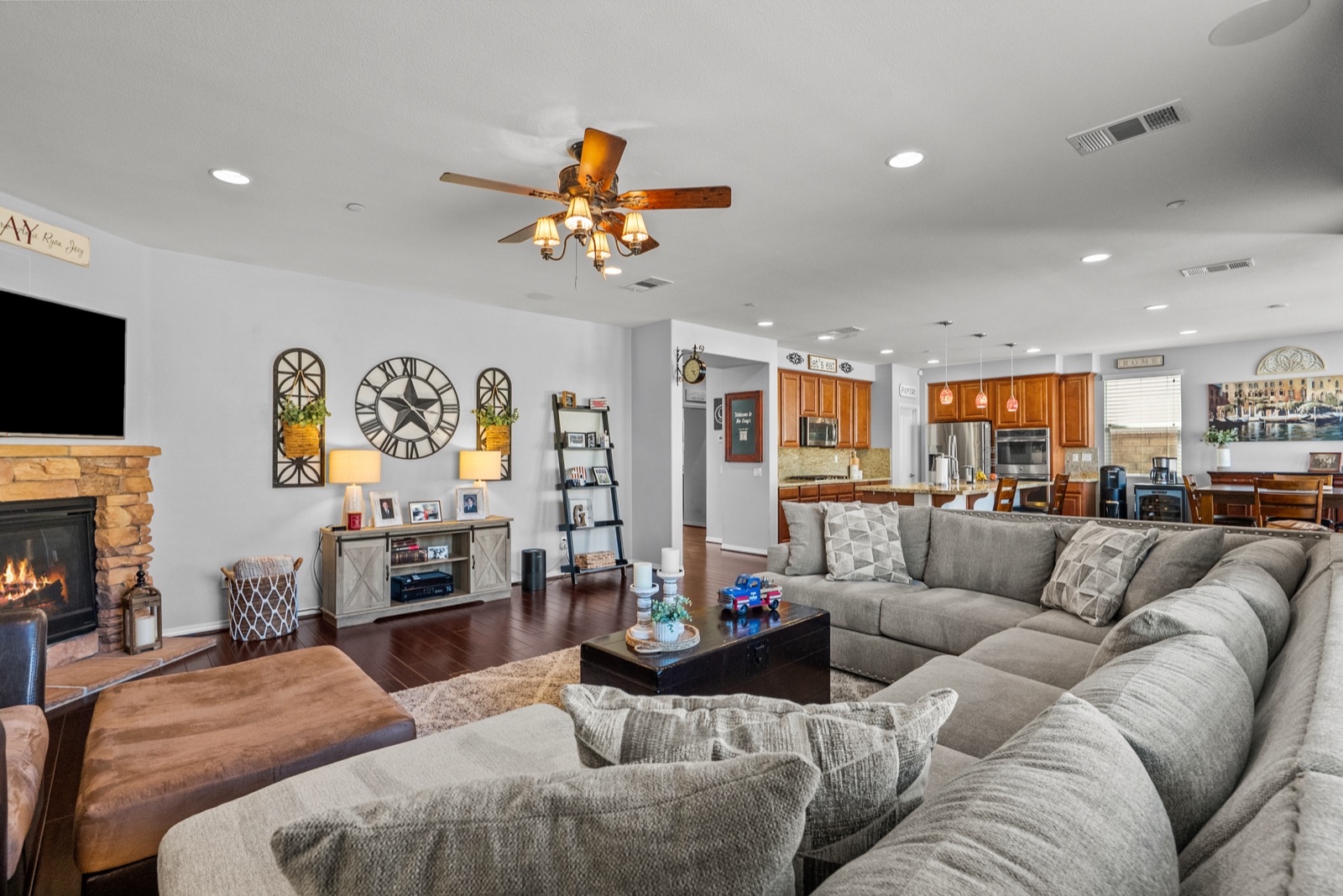 24557 Rosette Lane, Valencia, photo 6