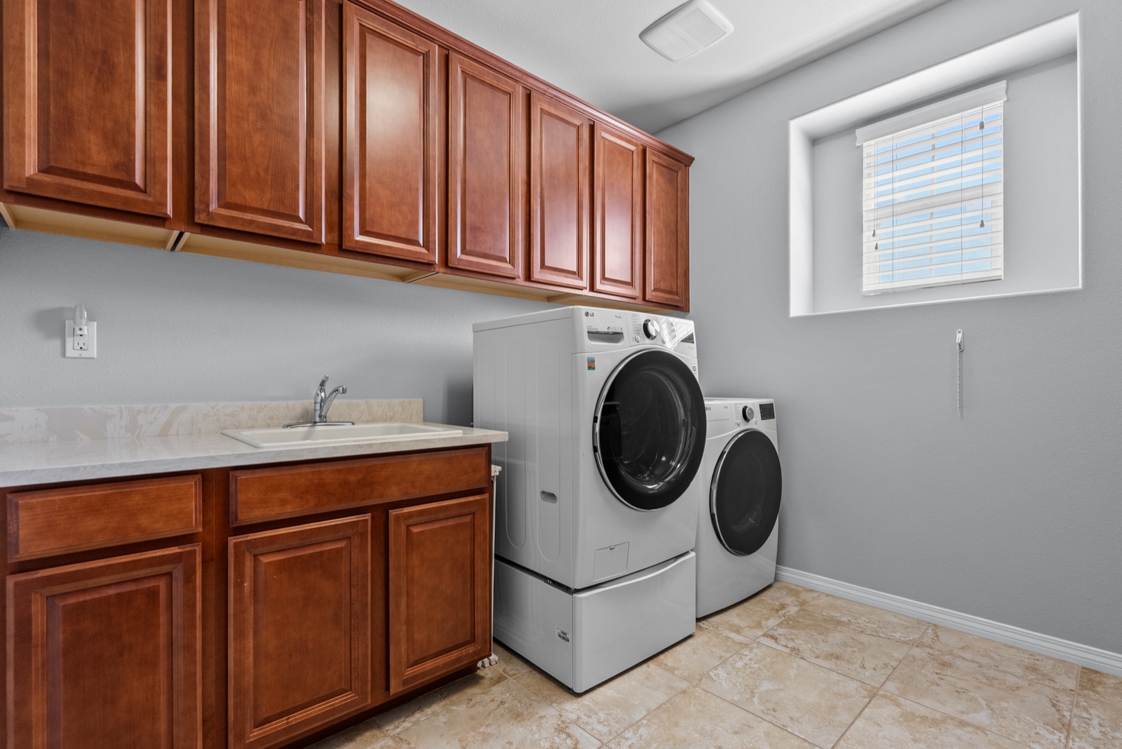 24557 Rosette Lane, Valencia, photo 9