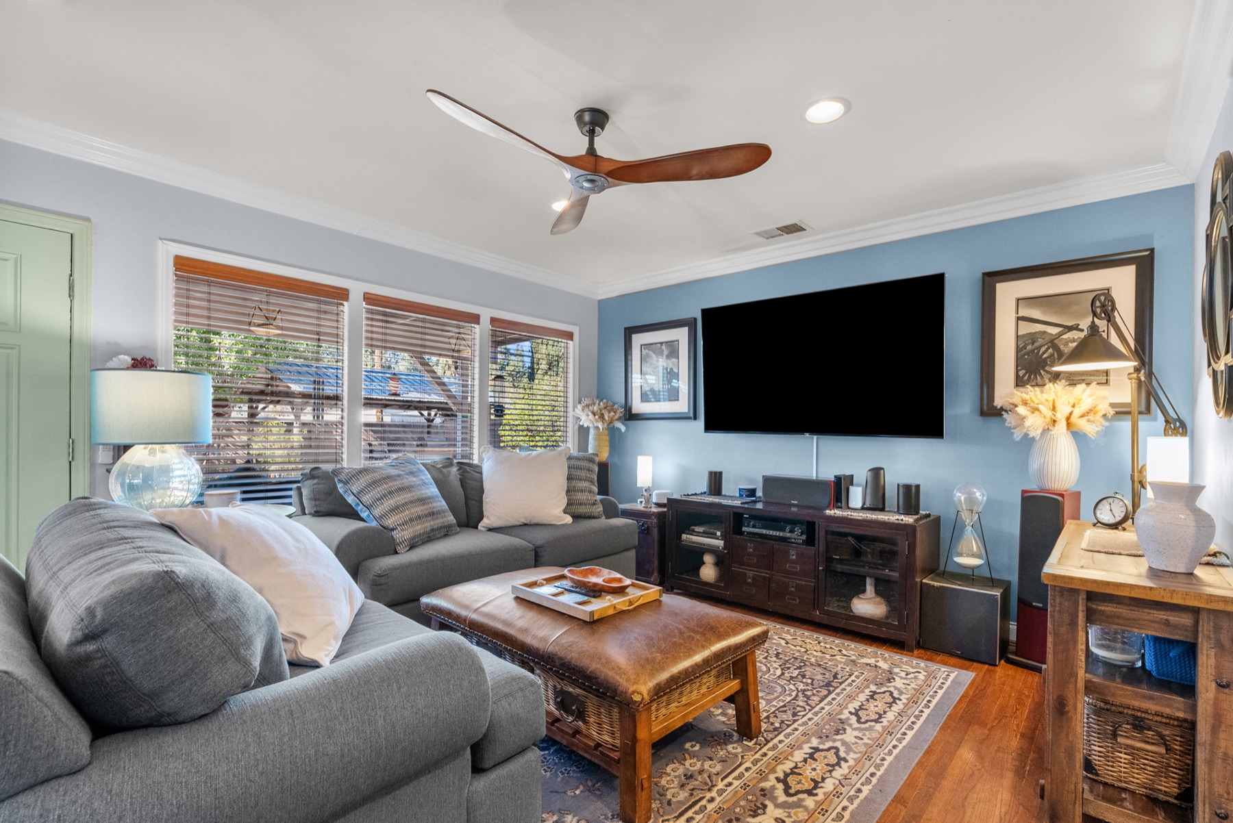 10957 McLennan Ave, Granada Hills, photo 11