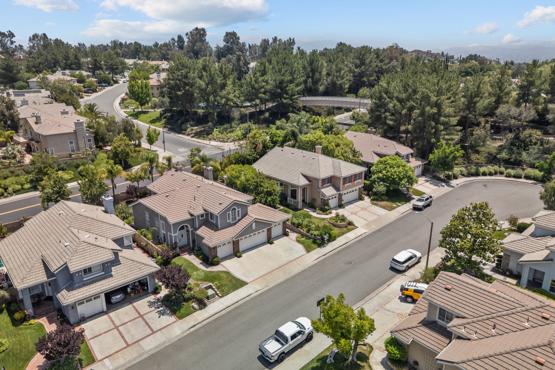 27318 Chesterfield Dr, Valencia, photo 2